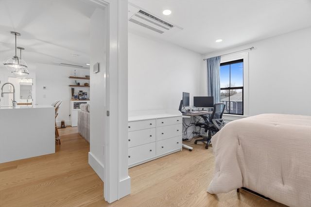 4 Anawan Ave 7, Boston, MA 02132