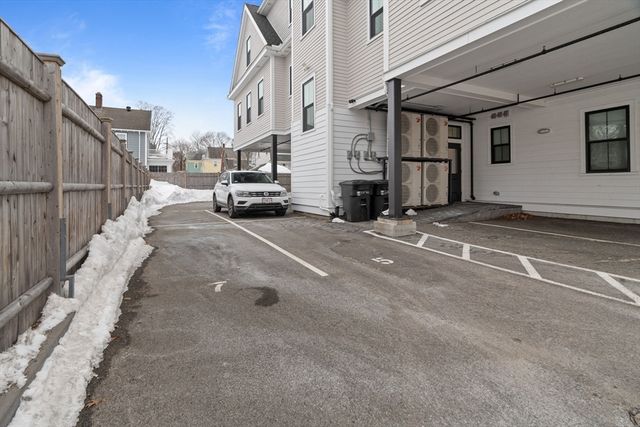 4 Anawan Ave 7, Boston, MA 02132