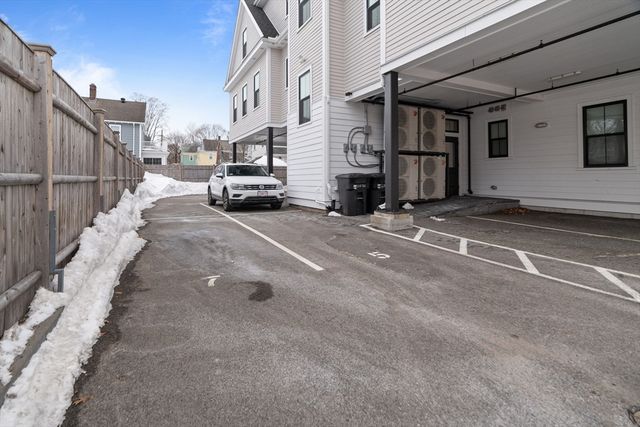 4 Anawan Ave 7, Boston, MA 02132