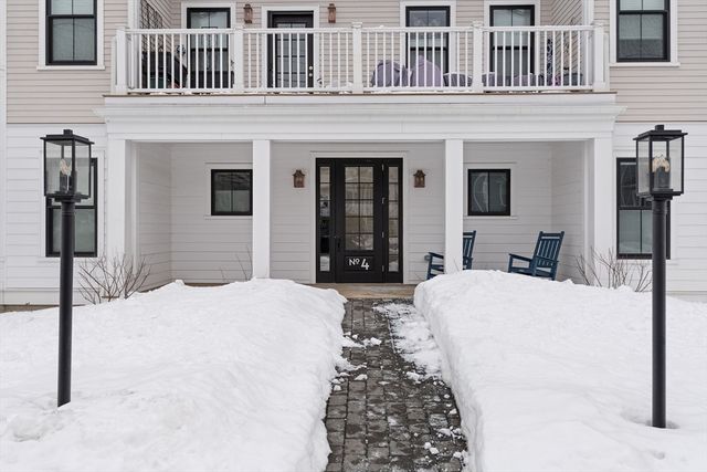 4 Anawan Ave 7, Boston, MA 02132