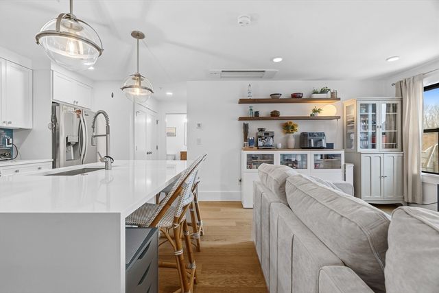 4 Anawan Ave 7, Boston, MA 02132