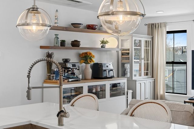 4 Anawan Ave 7, Boston, MA 02132