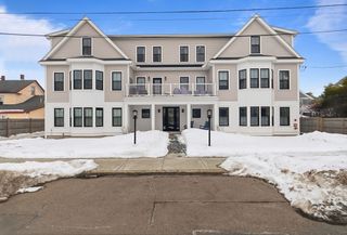 4 Anawan Ave 7, Boston, MA 02132