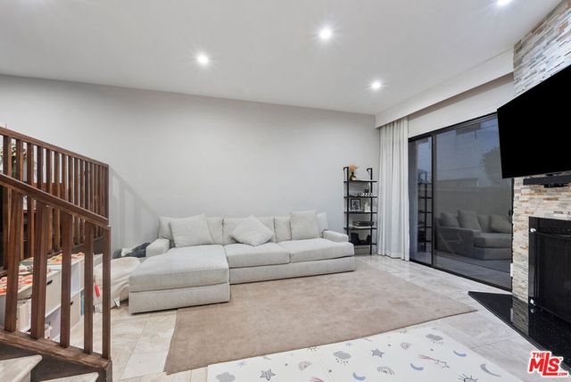 2216 S Bentley Avenue 11, Los Angeles, CA 90064