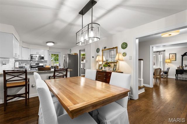 996 N Woodlawn Avenue, Kirkwood, MO 63122