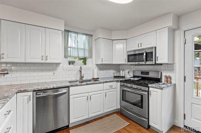 996 N Woodlawn Avenue, Kirkwood, MO 63122