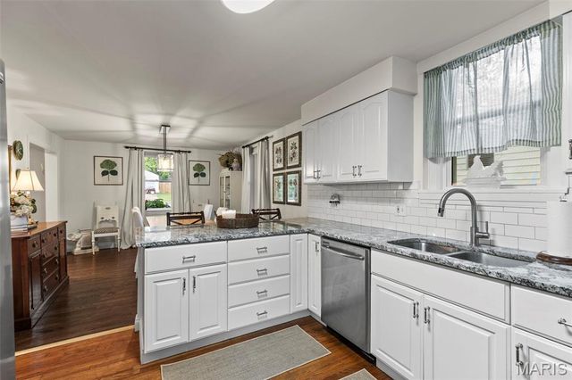 996 N Woodlawn Avenue, Kirkwood, MO 63122