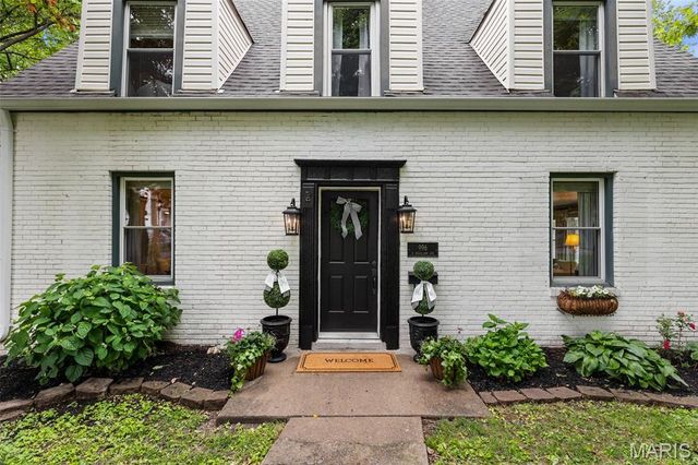 996 N Woodlawn Avenue, Kirkwood, MO 63122