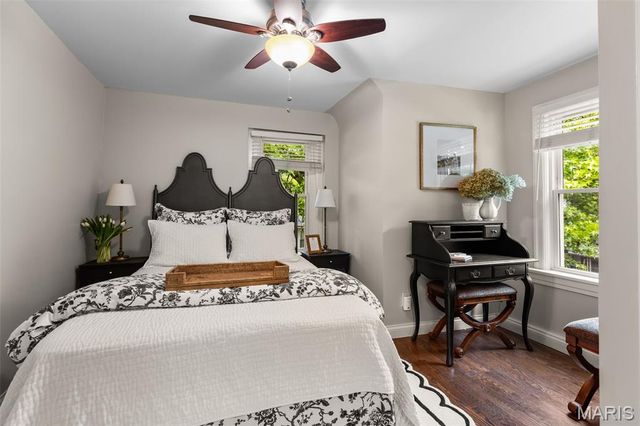 996 N Woodlawn Avenue, Kirkwood, MO 63122