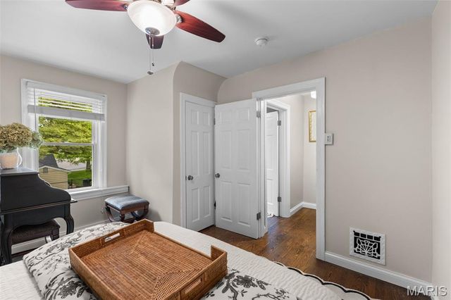 996 N Woodlawn Avenue, Kirkwood, MO 63122