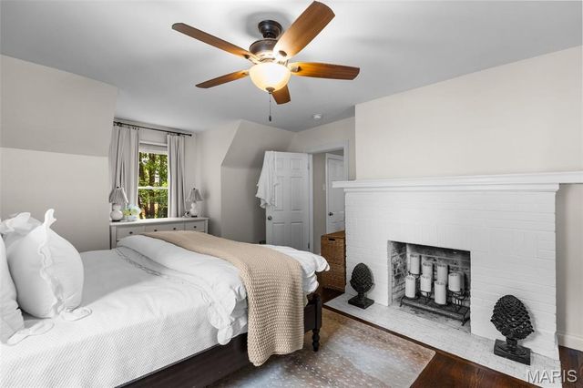 996 N Woodlawn Avenue, Kirkwood, MO 63122