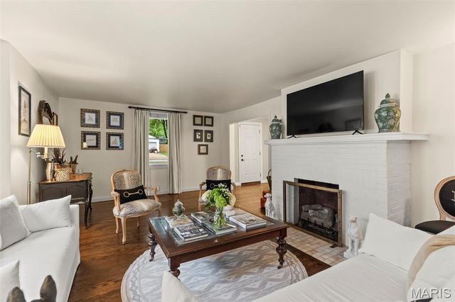 996 N Woodlawn Avenue, Kirkwood, MO 63122