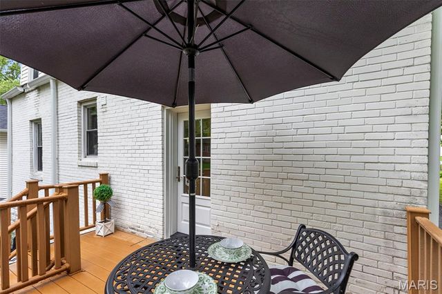 996 N Woodlawn Avenue, Kirkwood, MO 63122