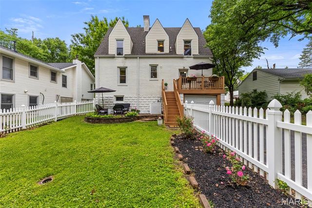 996 N Woodlawn Avenue, Kirkwood, MO 63122
