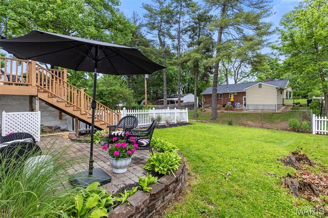 996 N Woodlawn Avenue, Kirkwood, MO 63122