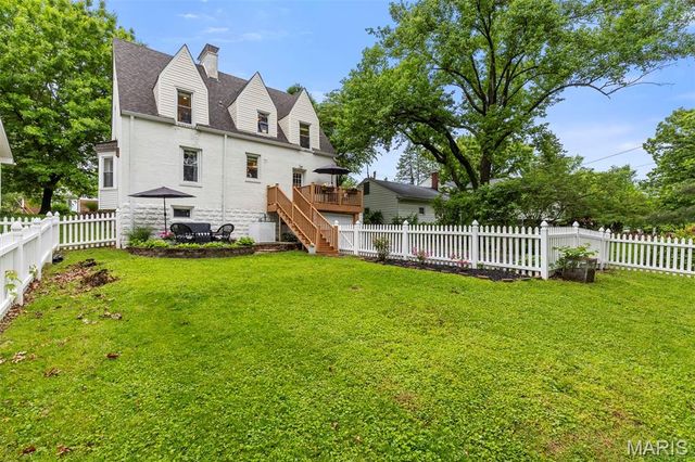 996 N Woodlawn Avenue, Kirkwood, MO 63122