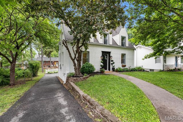 996 N Woodlawn Avenue, Kirkwood, MO 63122
