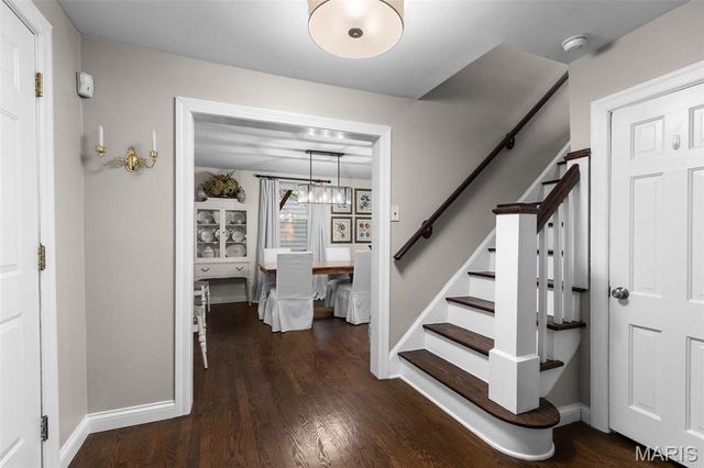 996 N Woodlawn Avenue, Kirkwood, MO 63122