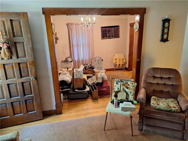 210 N Glenwood Avenue, Sugar Creek, MO 64053