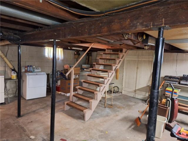 210 N Glenwood Avenue, Sugar Creek, MO 64053