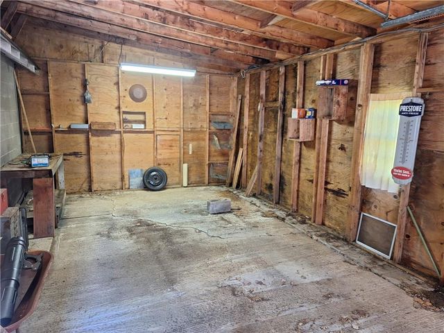 210 N Glenwood Avenue, Sugar Creek, MO 64053