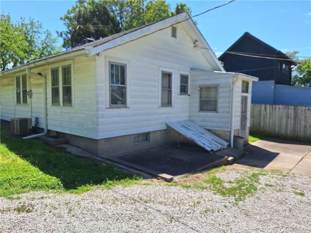 210 N Glenwood Avenue, Sugar Creek, MO 64053