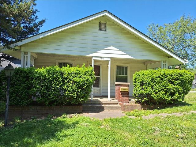 210 N Glenwood Avenue, Sugar Creek, MO 64053