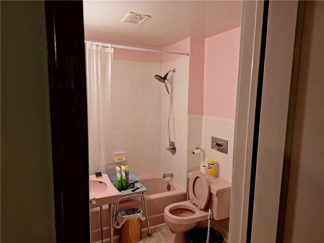210 N Glenwood Avenue, Sugar Creek, MO 64053