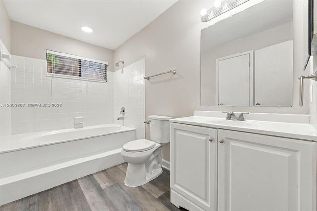 4120 Palm Bay Circle, West Palm Beach, FL 33406