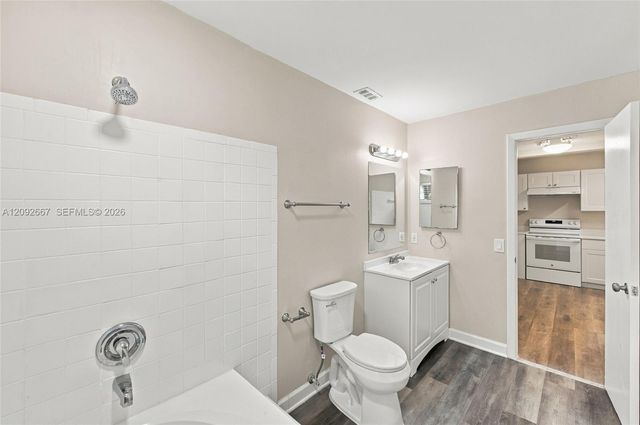 4120 Palm Bay Circle, West Palm Beach, FL 33406