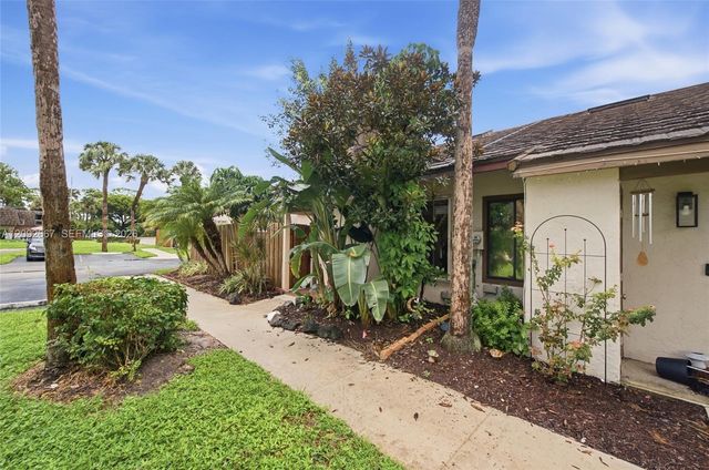 4120 Palm Bay Circle, West Palm Beach, FL 33406