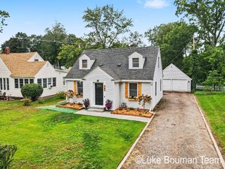 762 Myrtle Avenue, Holland City, MI 49423