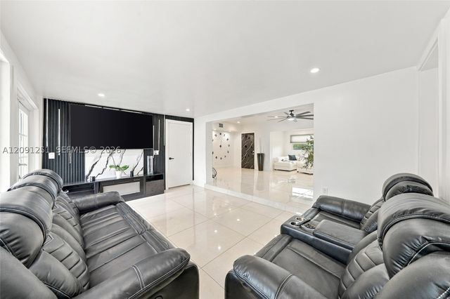 1055 NE 144th St, North Miami, FL 33161