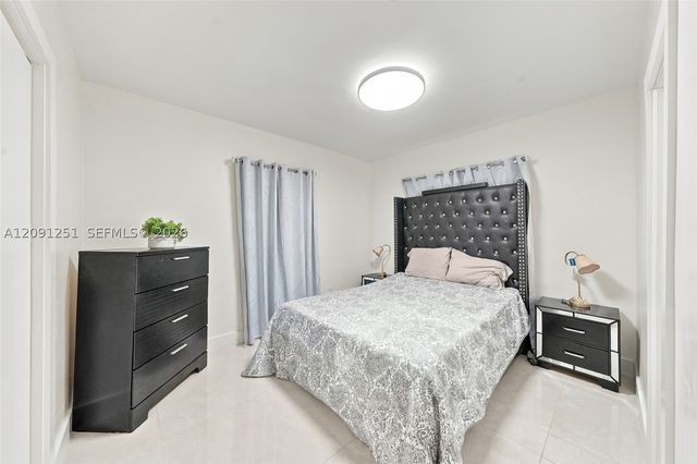 1055 NE 144th St, North Miami, FL 33161