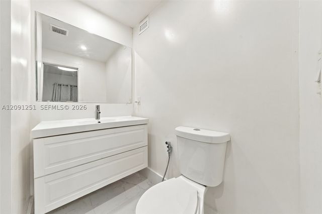 1055 NE 144th St, North Miami, FL 33161