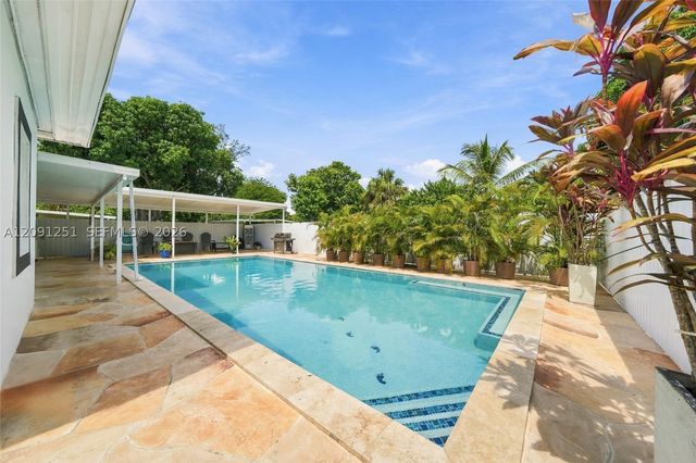1055 NE 144th St, North Miami, FL 33161