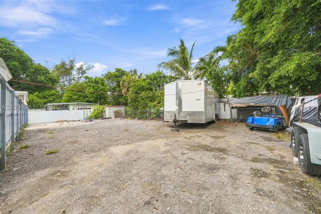 1055 NE 144th St, North Miami, FL 33161