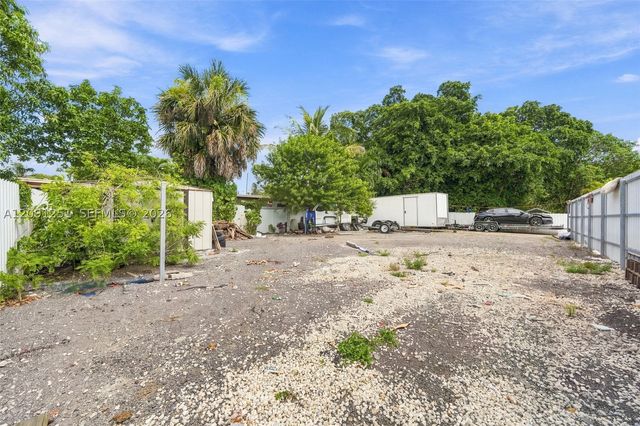 1055 NE 144th St, North Miami, FL 33161