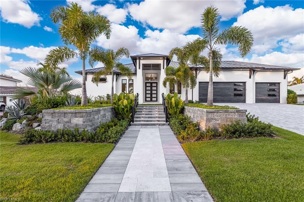 111 Montrose DR, FORT MYERS, FL 33919 — exterior