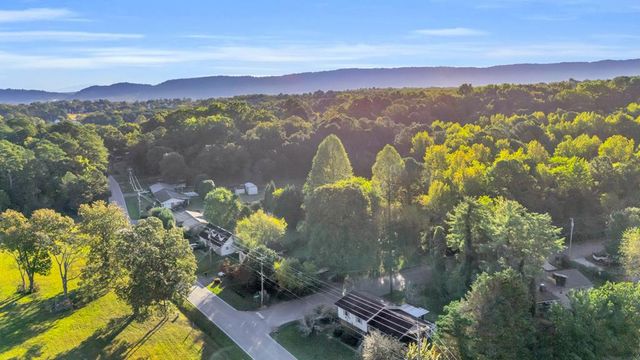 8 E Sharon Circle, Ringgold, GA 30736