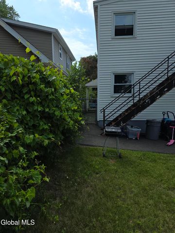 40 Frost Place, Albany, NY 12205