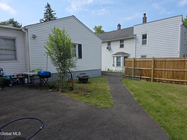 40 Frost Place, Albany, NY 12205