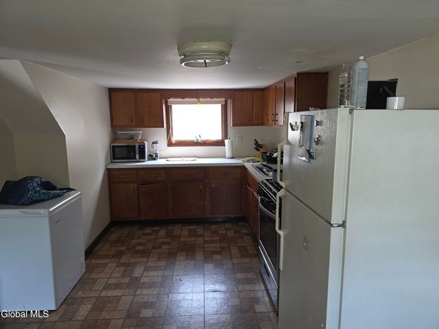 40 Frost Place, Albany, NY 12205
