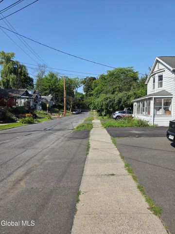 40 Frost Place, Albany, NY 12205