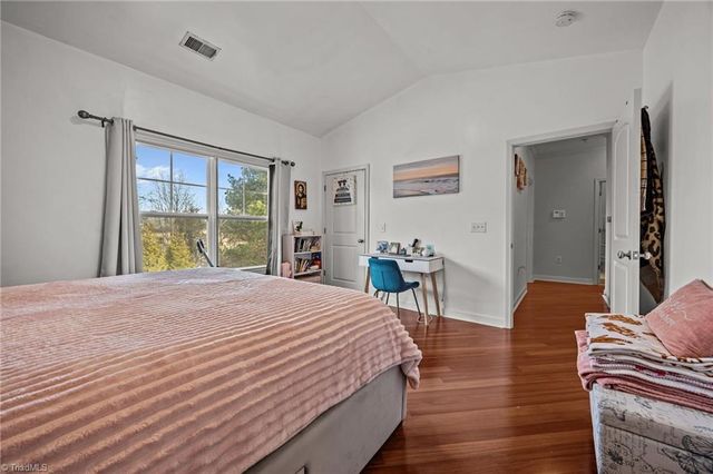 7102 W Friendly Avenue 304, Greensboro, NC 27410