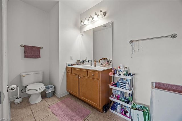 7102 W Friendly Avenue 304, Greensboro, NC 27410