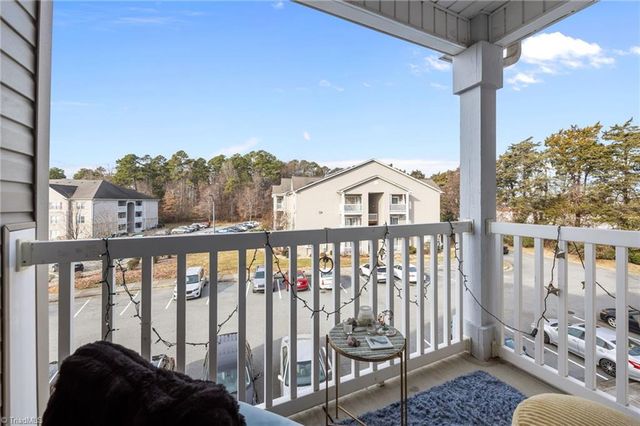 7102 W Friendly Avenue 304, Greensboro, NC 27410