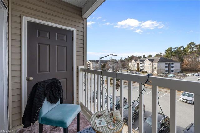 7102 W Friendly Avenue 304, Greensboro, NC 27410