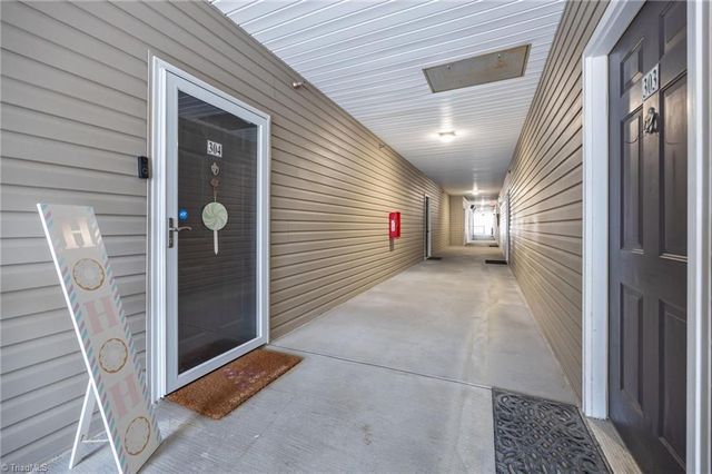 7102 W Friendly Avenue 304, Greensboro, NC 27410