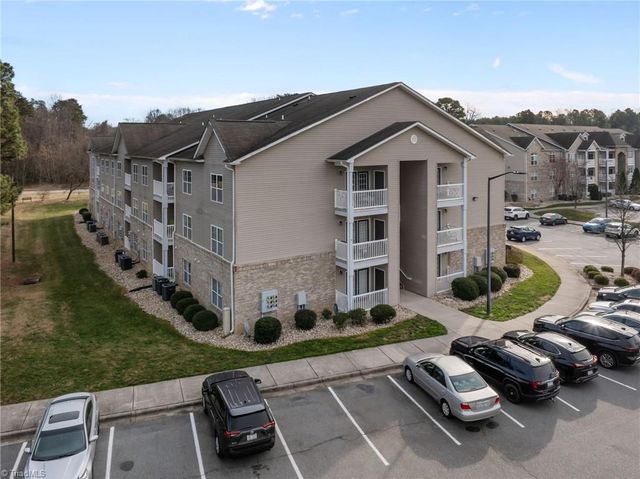 7102 W Friendly Avenue 304, Greensboro, NC 27410